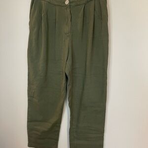 For Days women’s khaki Olive Green pleated natural waist Pants size small